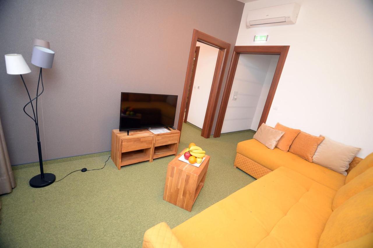 Apartmani Carolija Lucani Exterior photo